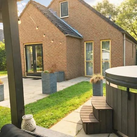 بيت للعطل Cozy No 3 Wellness Hottub, Houtkachel En Airco